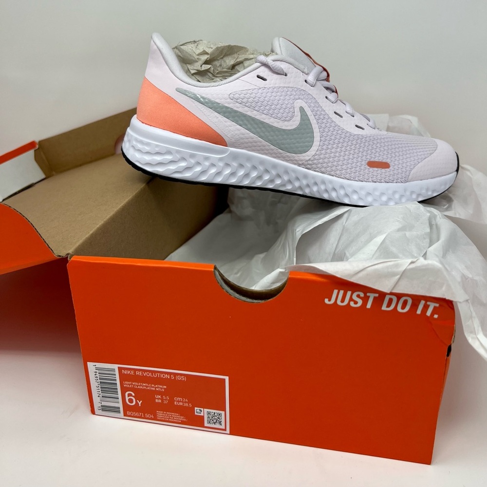 Nike | Revolution 5 Sneakers, Light Violet, Size 5.5(6Y) - NEW IN BOX - Picture 2 of 6